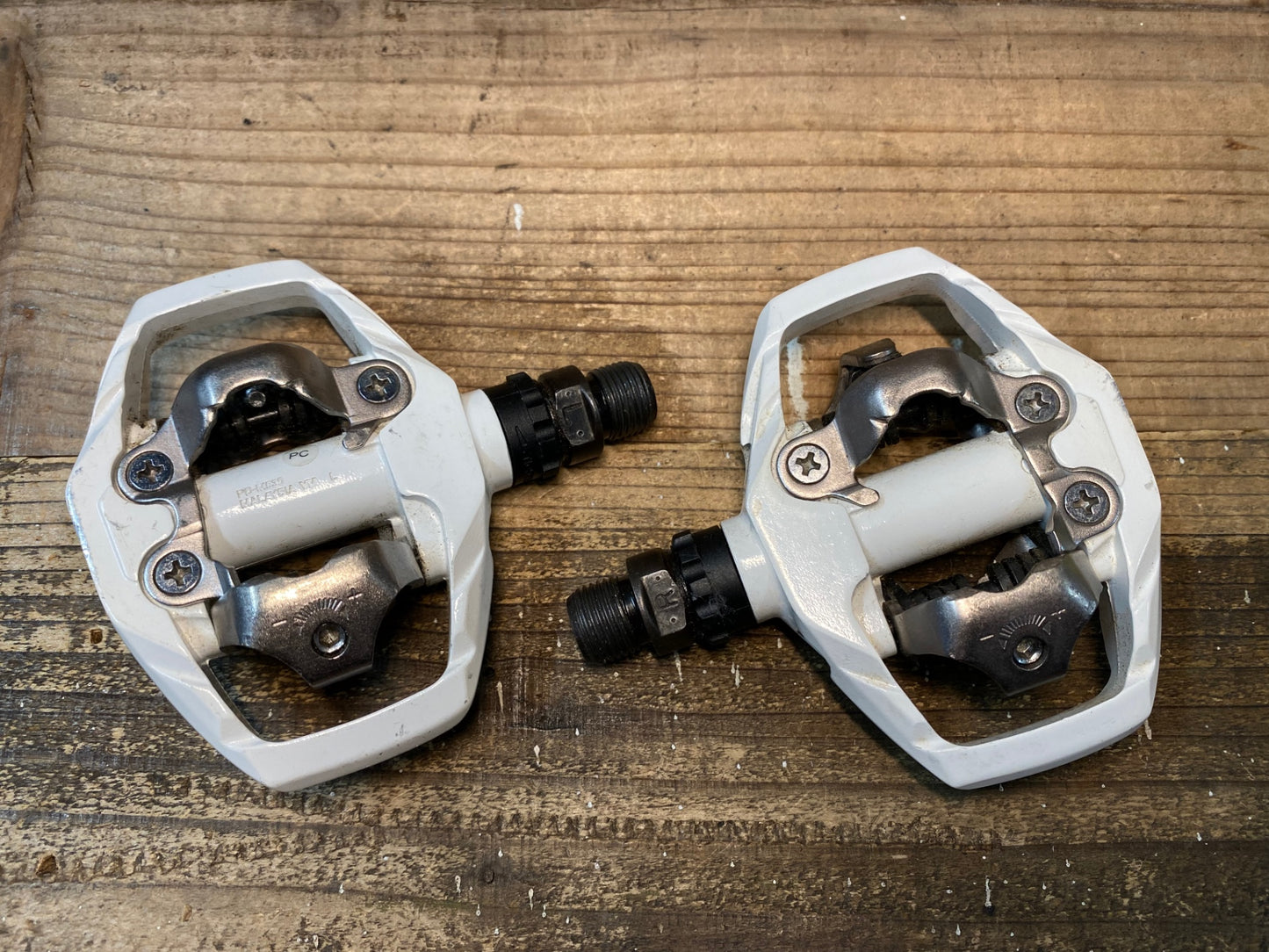 IY292 シマノ SHIMANO PD-M530 ビンディングペダル SPD 両面 白