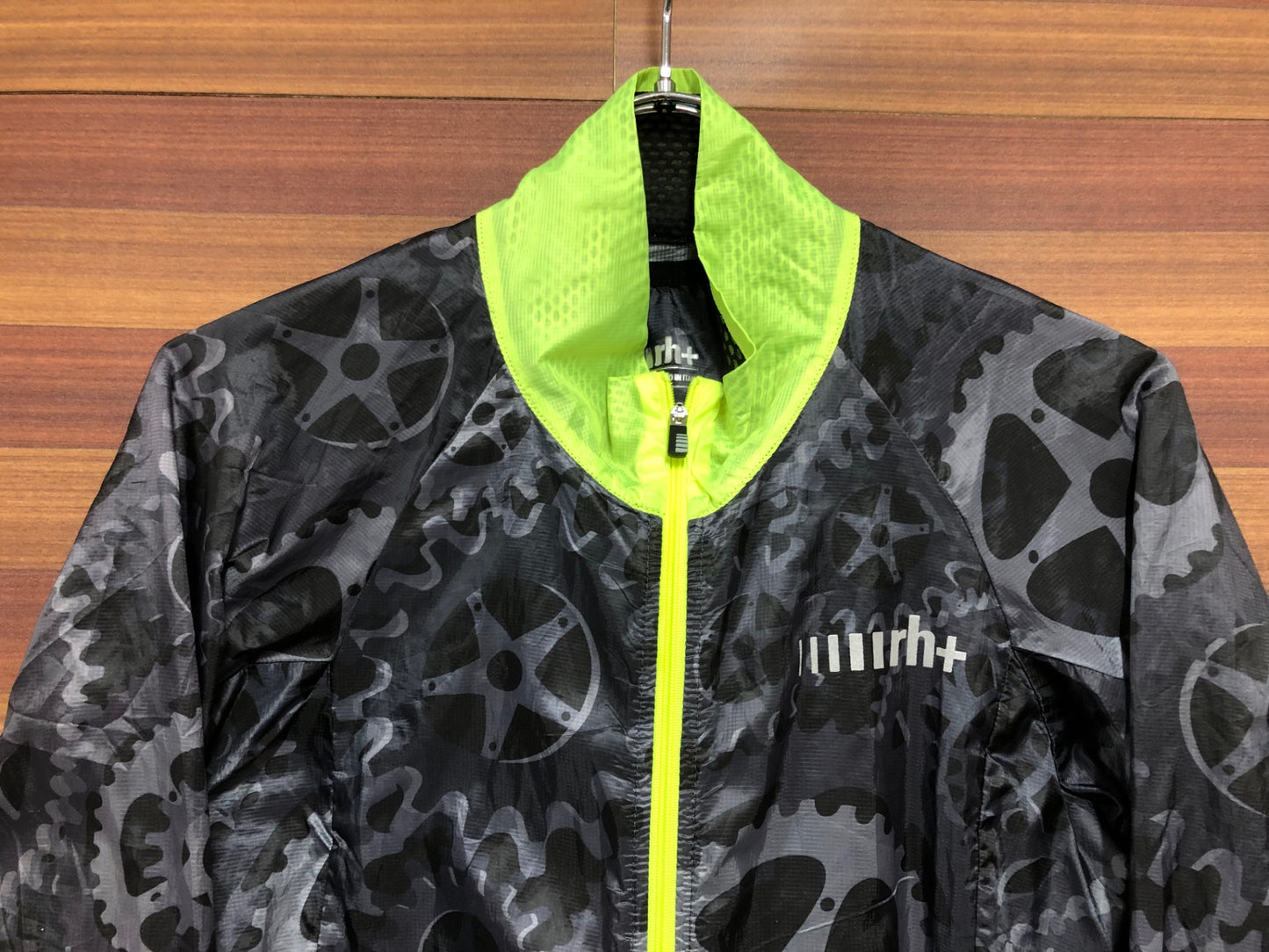 IM797 アールエイチプラス rh+ ウインドブレーカー 黒 M ※タグカット