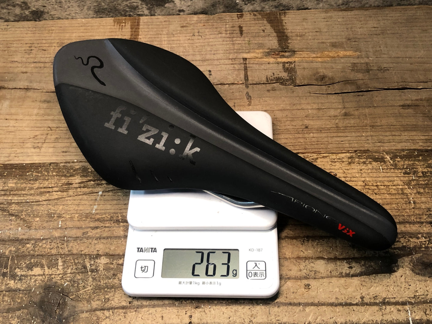 JD057 フィジーク fizik アリオネ ARIONE VSX サドル kiumレール 実測133mm