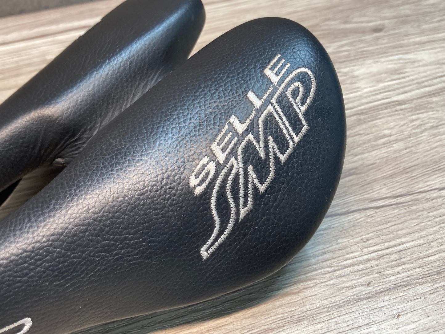 IX300 SELLE SMP PRO サドル 黒 INOXレール