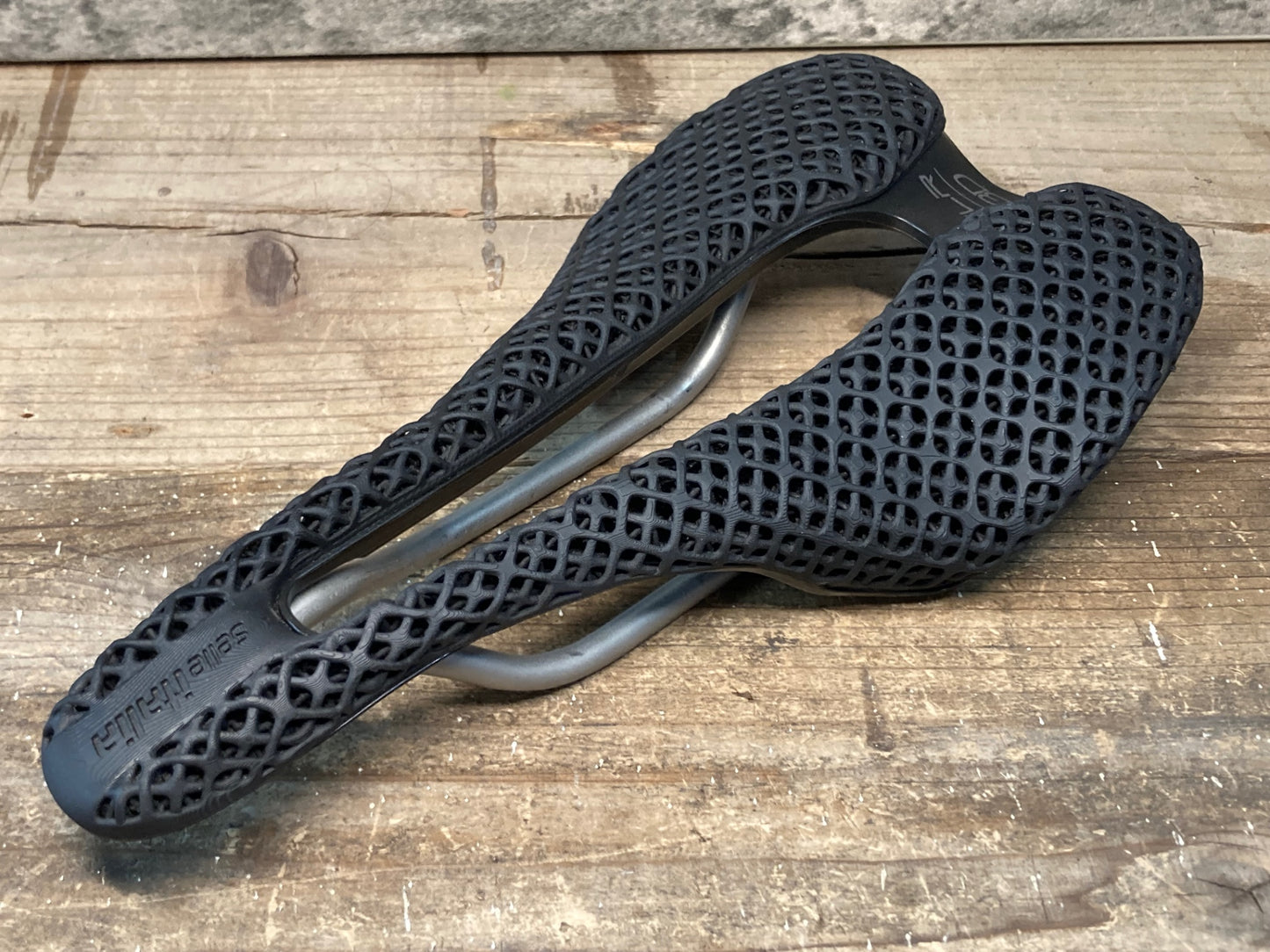 IR709 セライタリア selle italia SLR BOOST 3D サドル 黒 130 Ti316レール