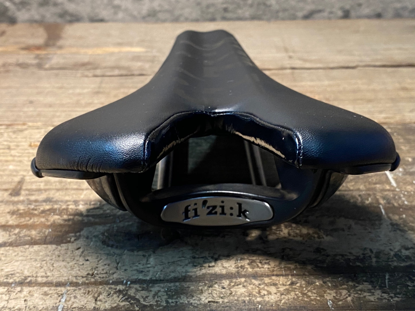 IY541 フィジーク fizik アルデア ARDEA VS サドル MANGANESE 黒