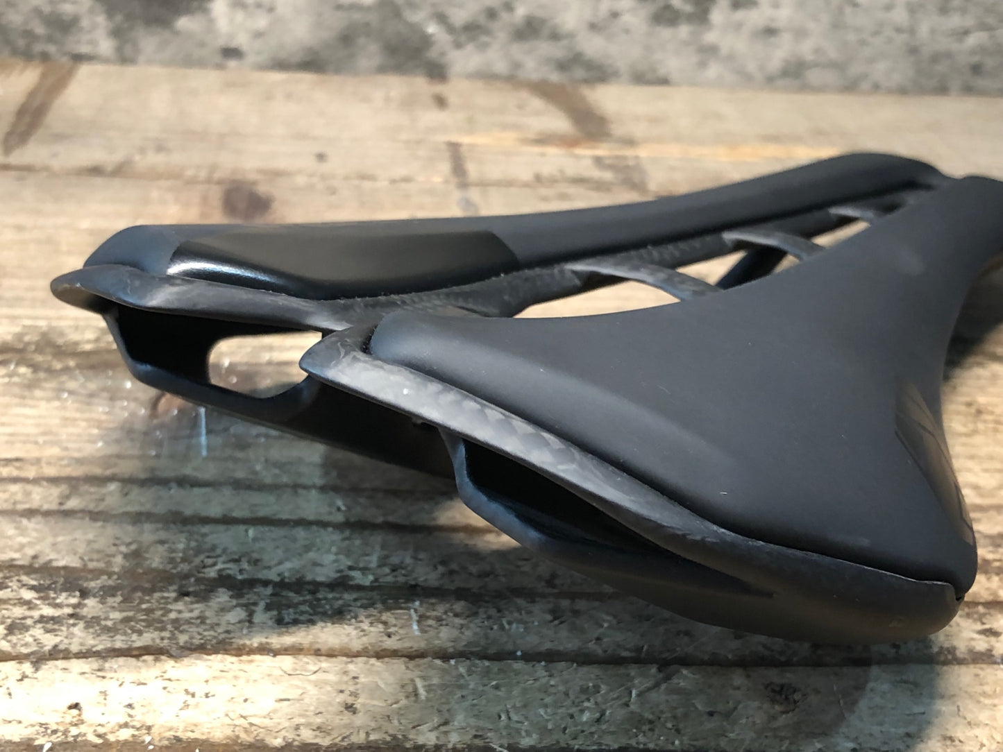 JD094 シマノプロ SHIMANO PRO STEALTH SUPERLIGHT サドル 黒 142mm カーボンレール