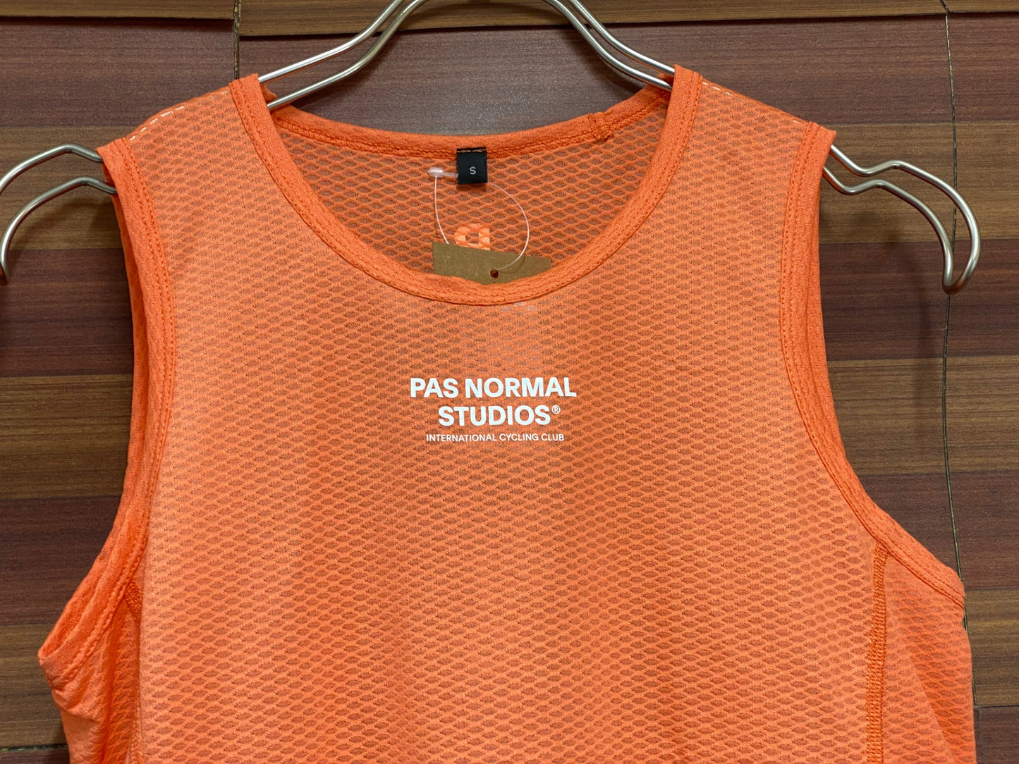 IV065 パスノーマルスタジオ PAS NORMAL STUDIOS Sleeve Less Baselayser ベースレイヤー オレンジ S