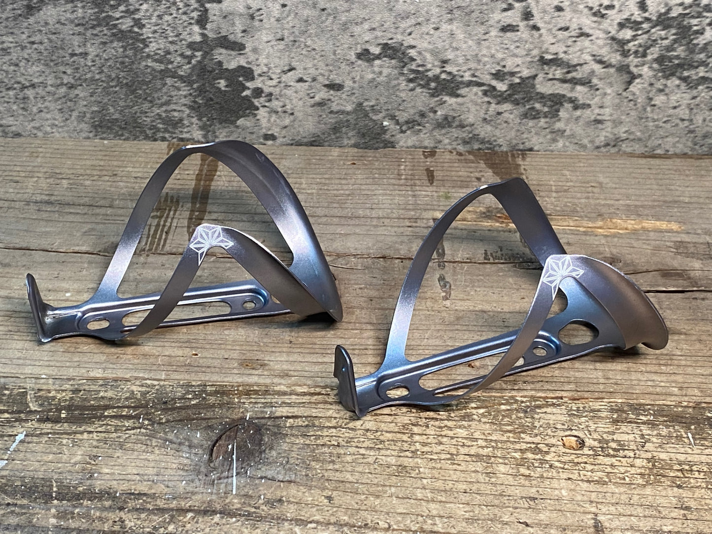 IN704 スパカズ SUPACAZ FLY CAGE Ano ボトルケージ シルバー ペア