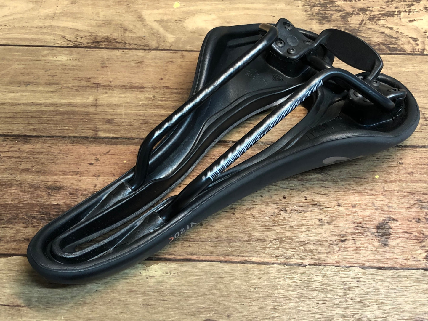 IR593 SELLE SMP VT20C サドル ステンレスレール 144mm 黒