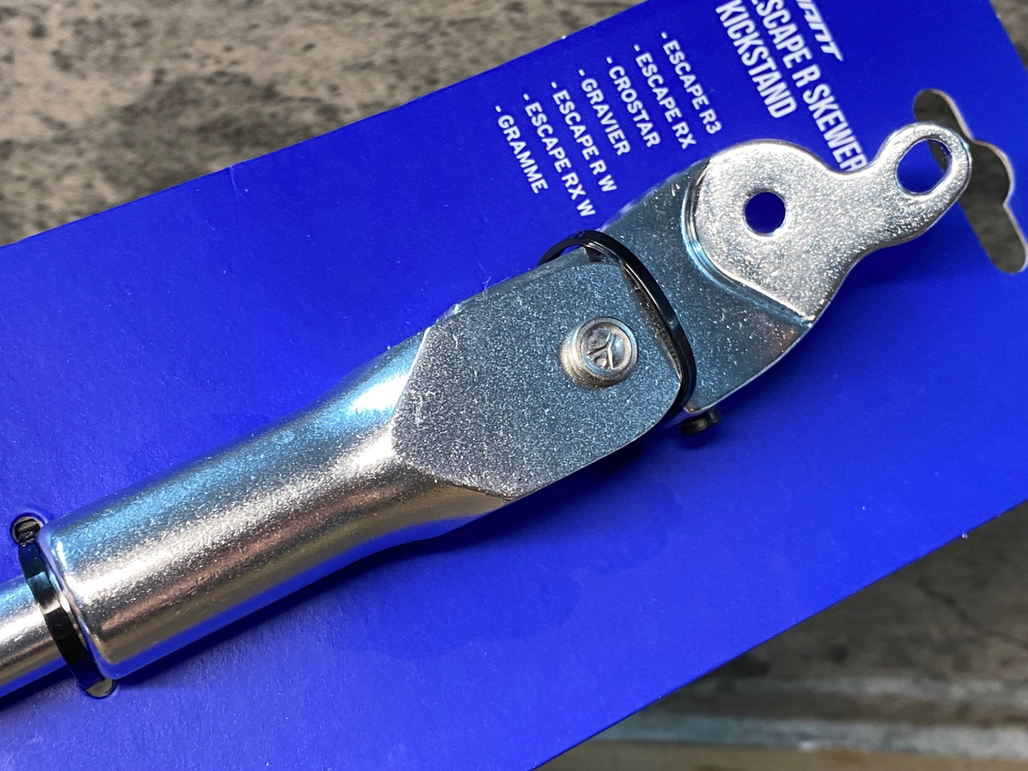 IV988 ジャイアント GIANT ESCAPE R SKEWER KICK STAND スタンド