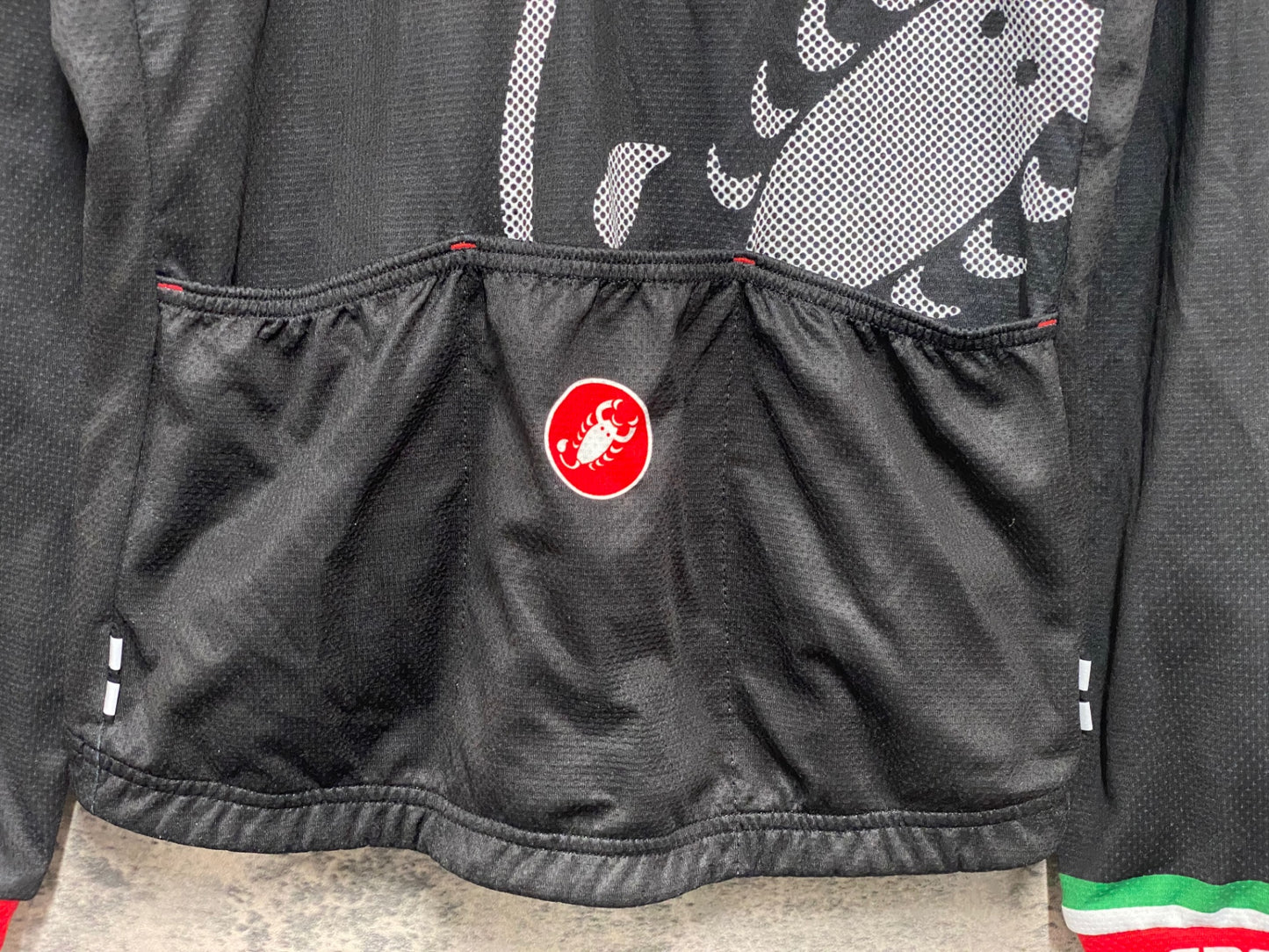 IZ858 カステリ CASTELLI 長袖 サイクルジャージ Mサイズ 黒 ※前面ほつれ有り