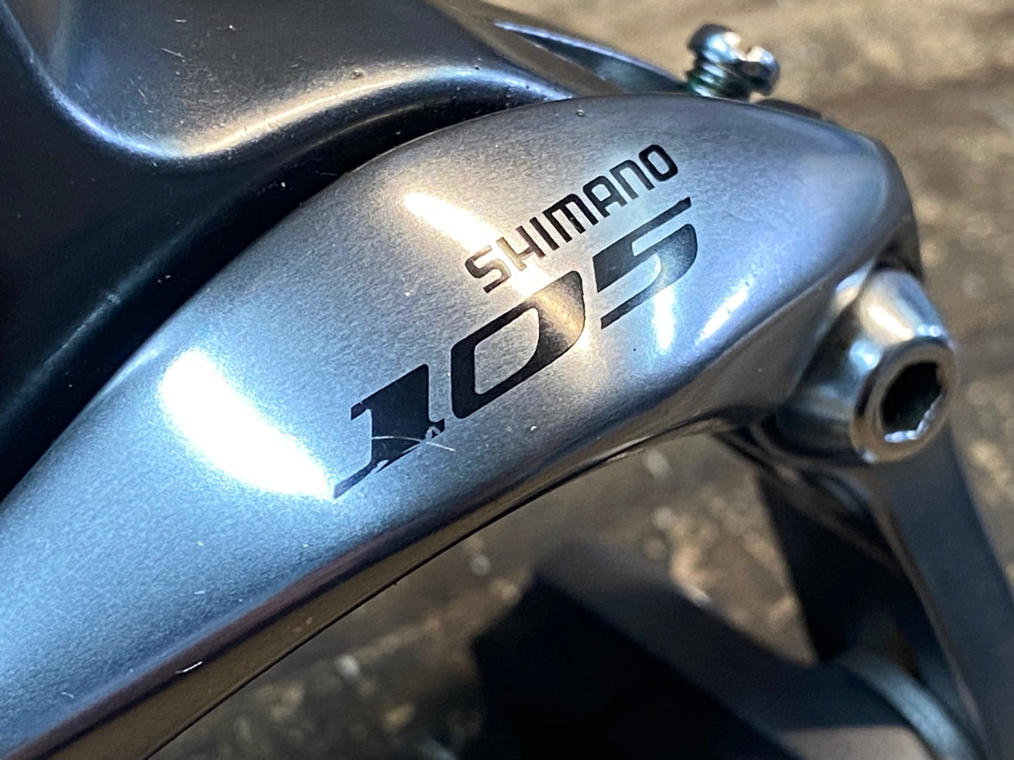 IU043 シマノ 105 BR-5700 キャリパーブレーキ シルバー 前後セット