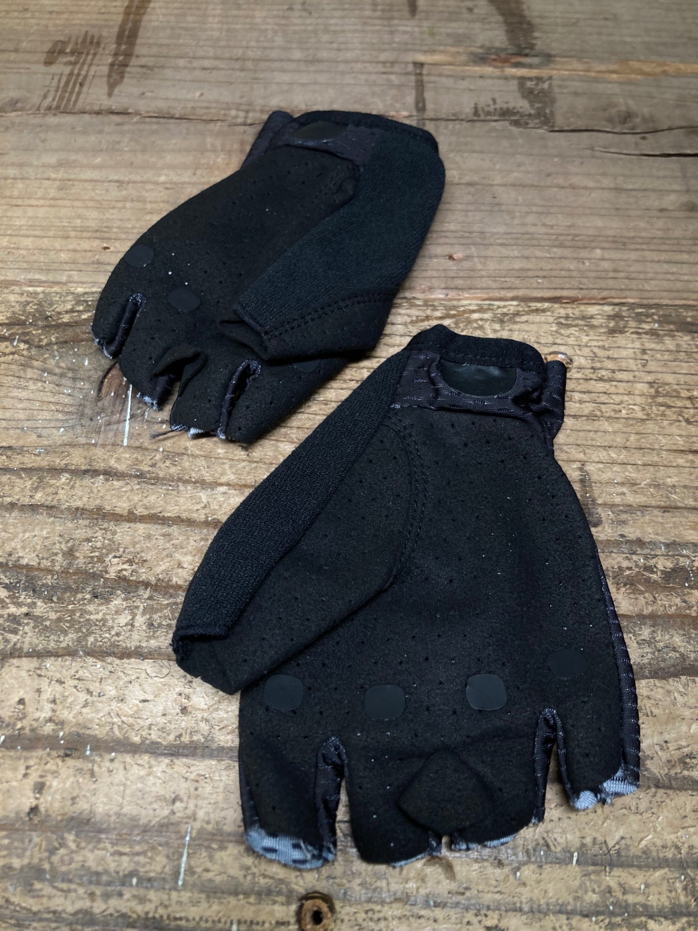 IY538 ポック poc 指切り サイクルグローブ 黒 S