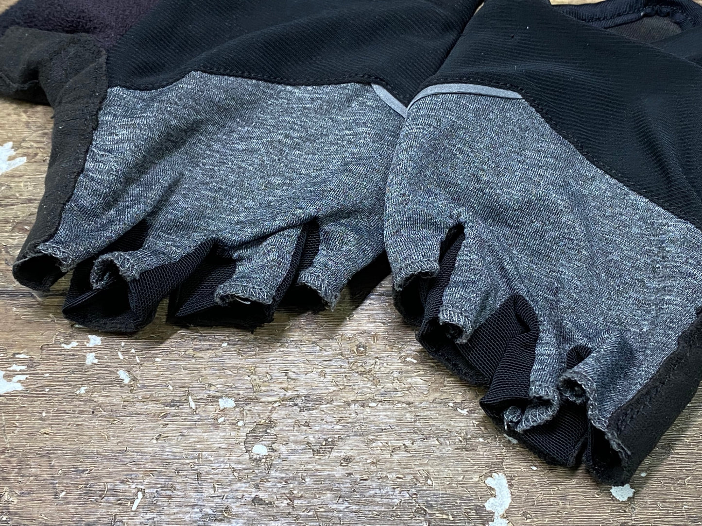 IM779 ボントレガー BONTRAGER 指切り グローブ 黒 グレー M