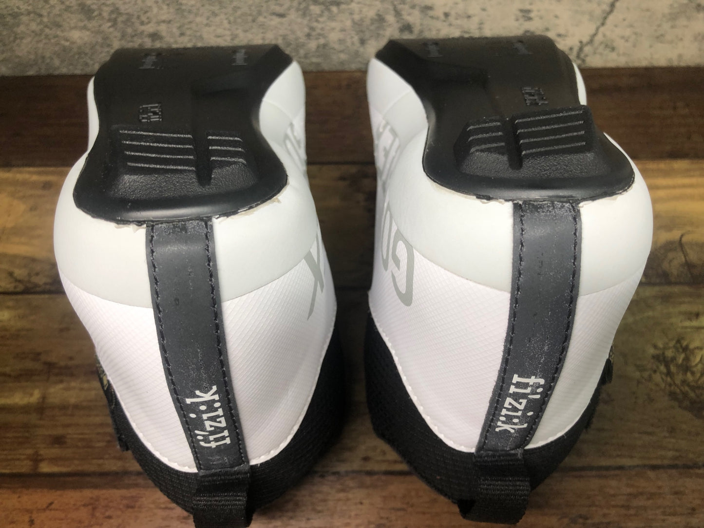 IV401 フィジーク Fizik Tempo Artica R5 Goretex ロードサイクリングシューズ EU41.5