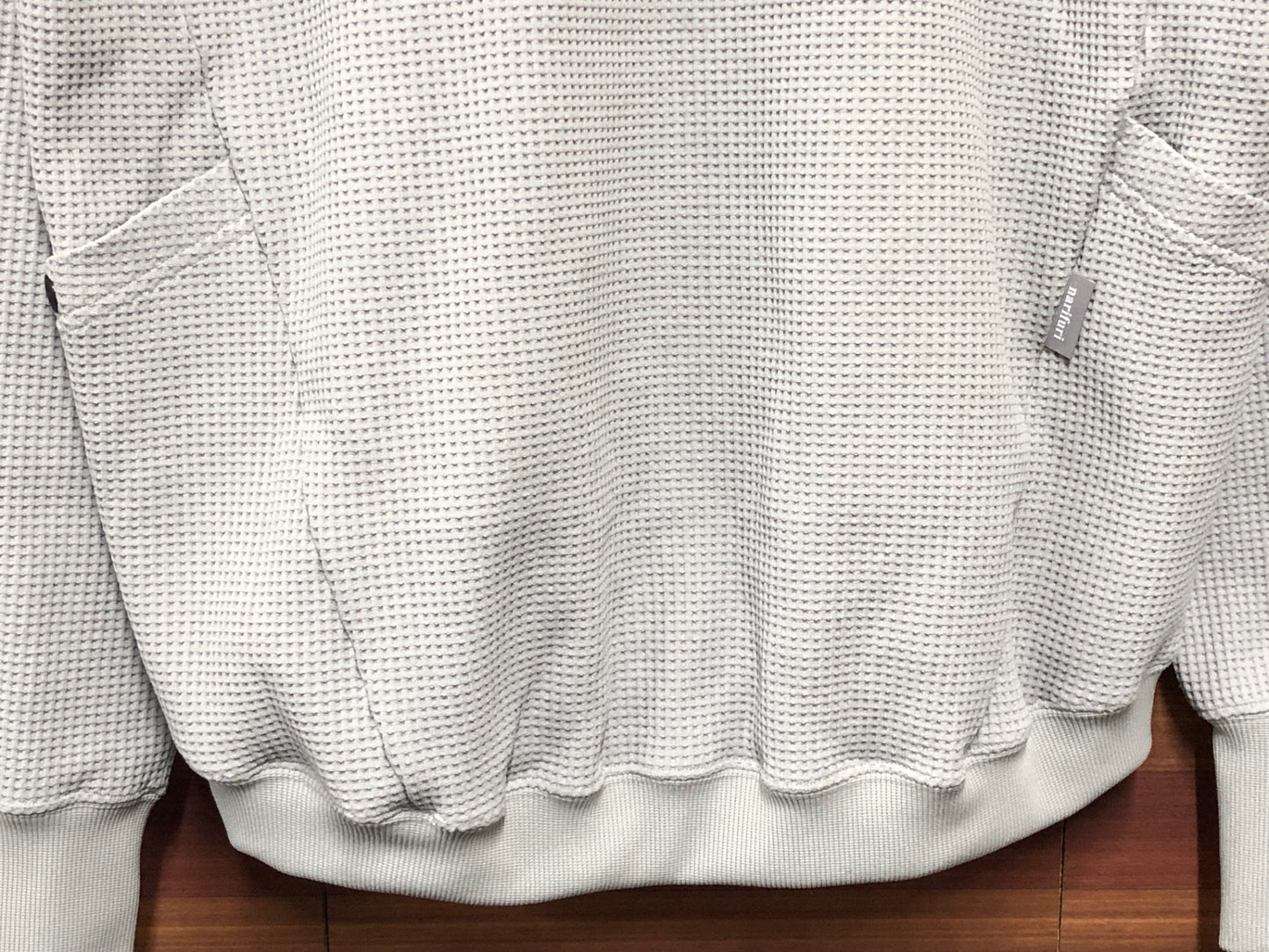 IM056 ナリフリ narifuri NF1172 マルチテックワッフルプルオーバーパーカー グレー M