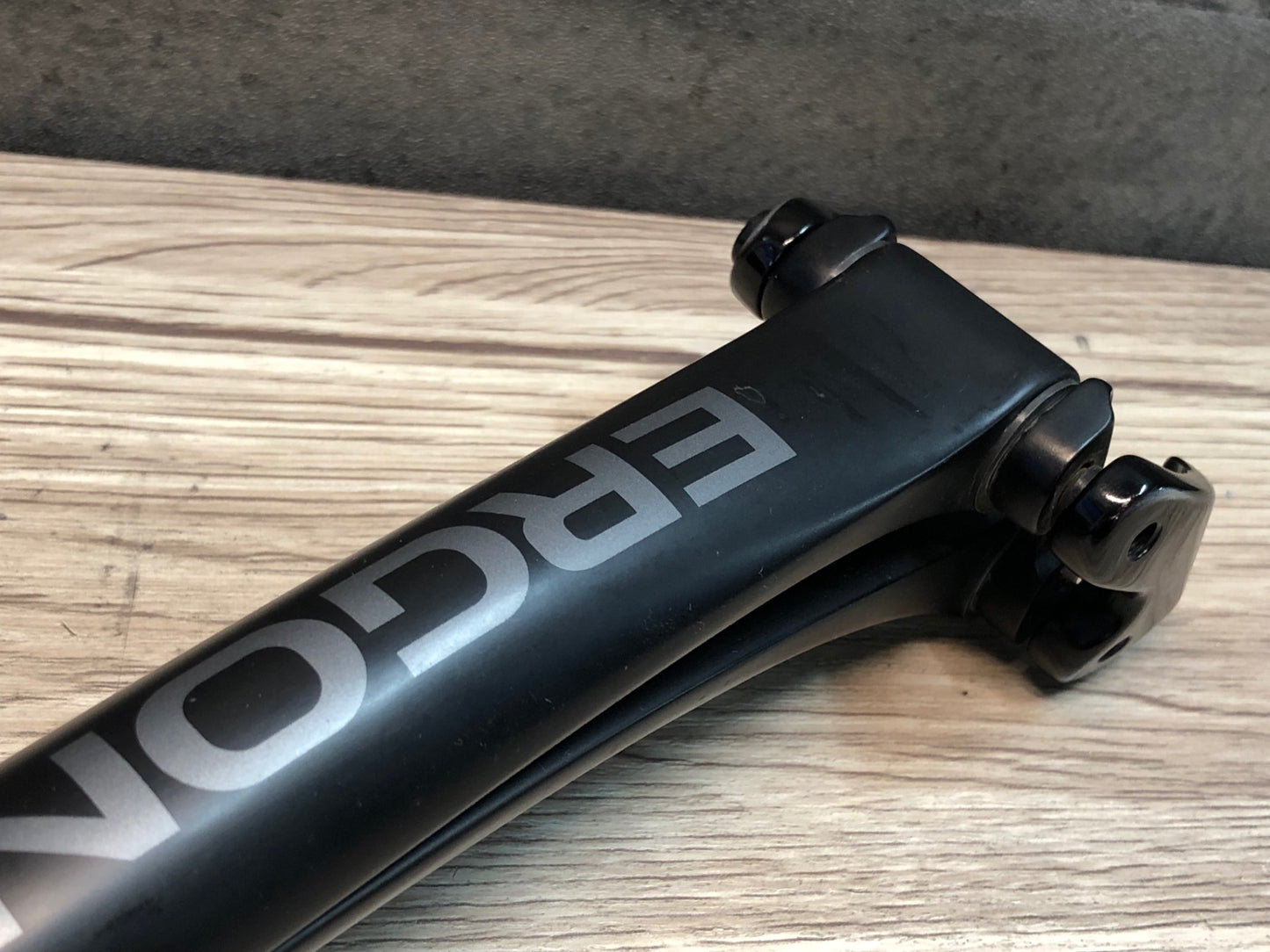 IJ746 エルゴン ERGON カーボン シートポスト 330mm Φ27.2mm SB25mm