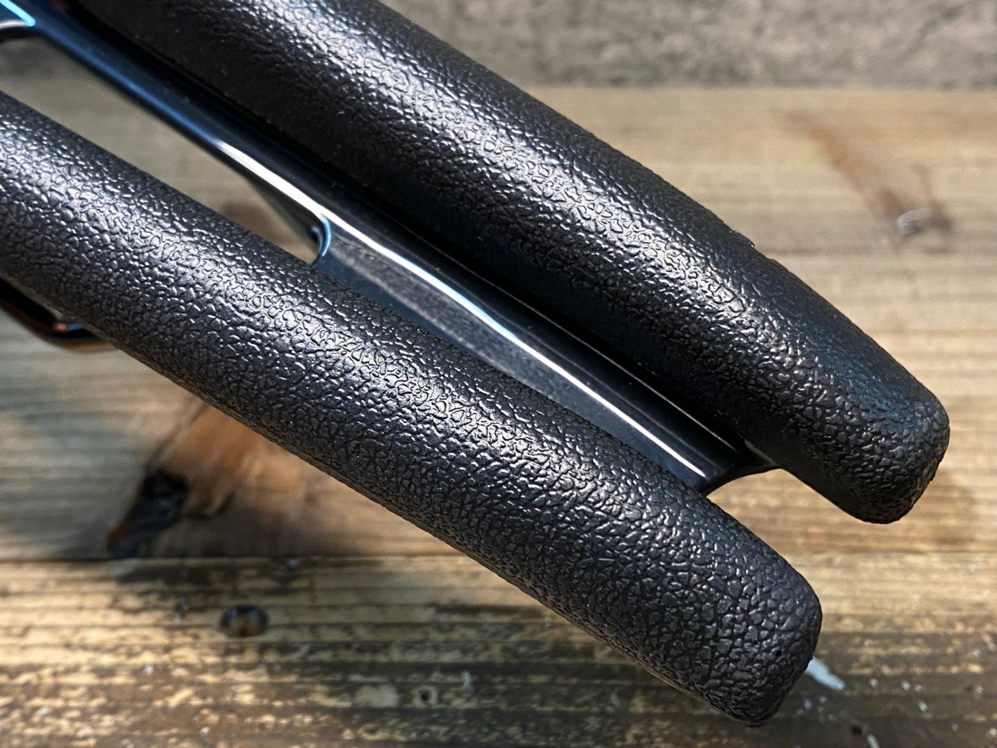 IX268 huan PPS サドル 黒 青 ※座面先端剥がれのためジャンク