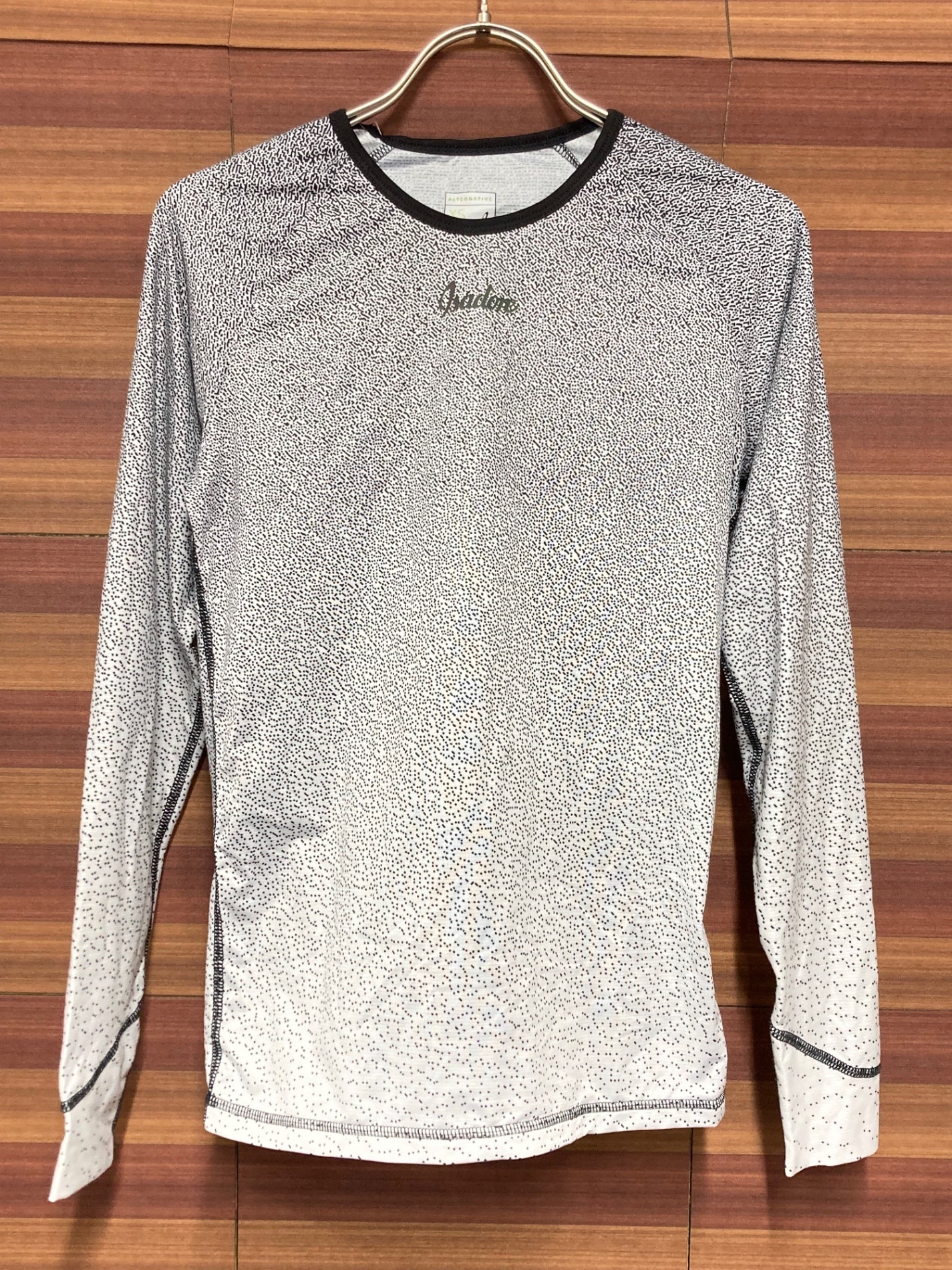 IQ715 イザドア Isadore ALTERNATIVE 長袖 べースレイヤー 白 XS