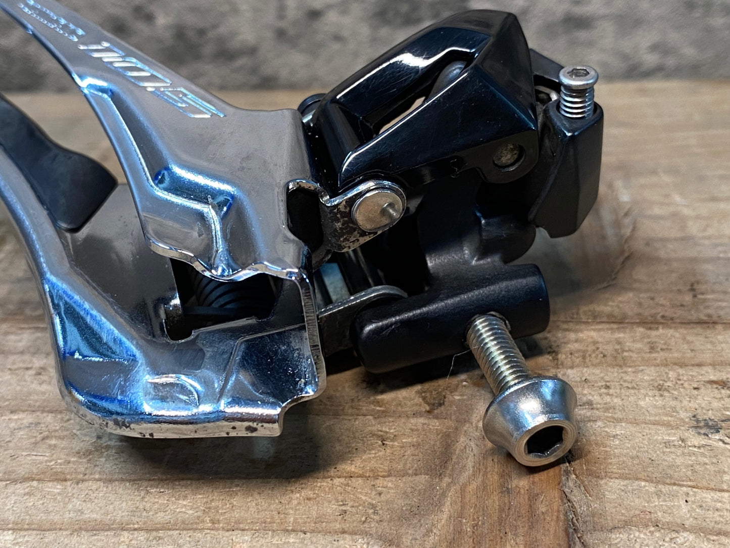 IU682 シマノ SHIMANO 105 FD-R7000 フロントディレイラー 2S 直付