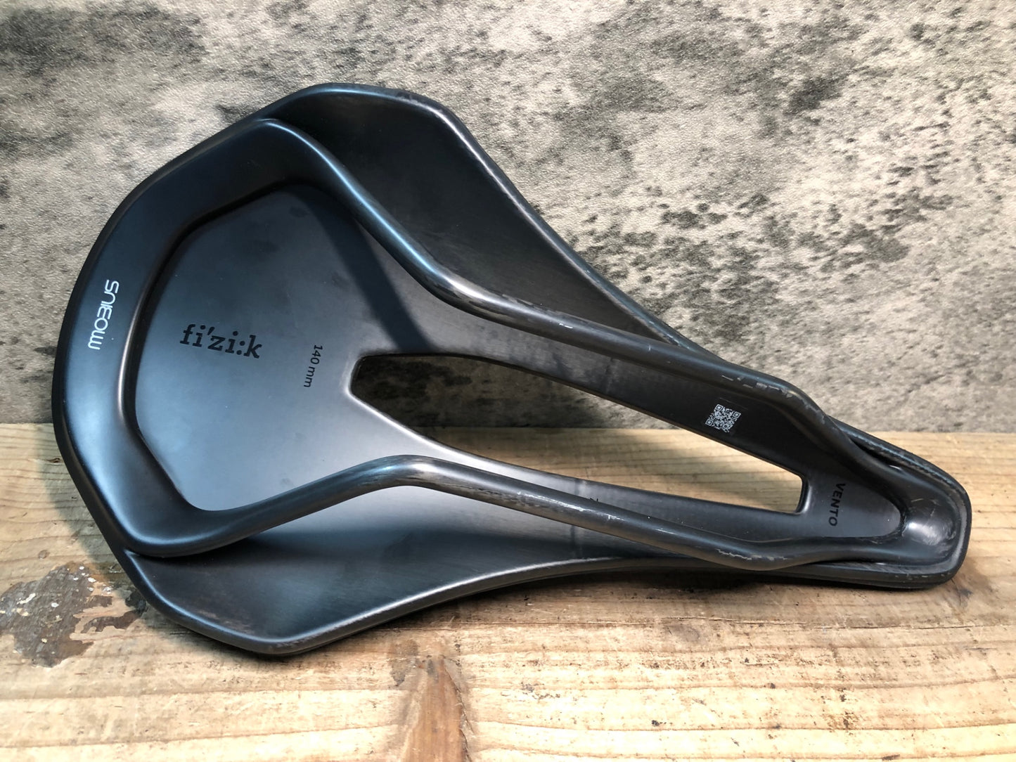 JB741 フィジーク fizik ヴェント Vento ARGO 00 Mobius カーボンレール サドル 黒 140mm