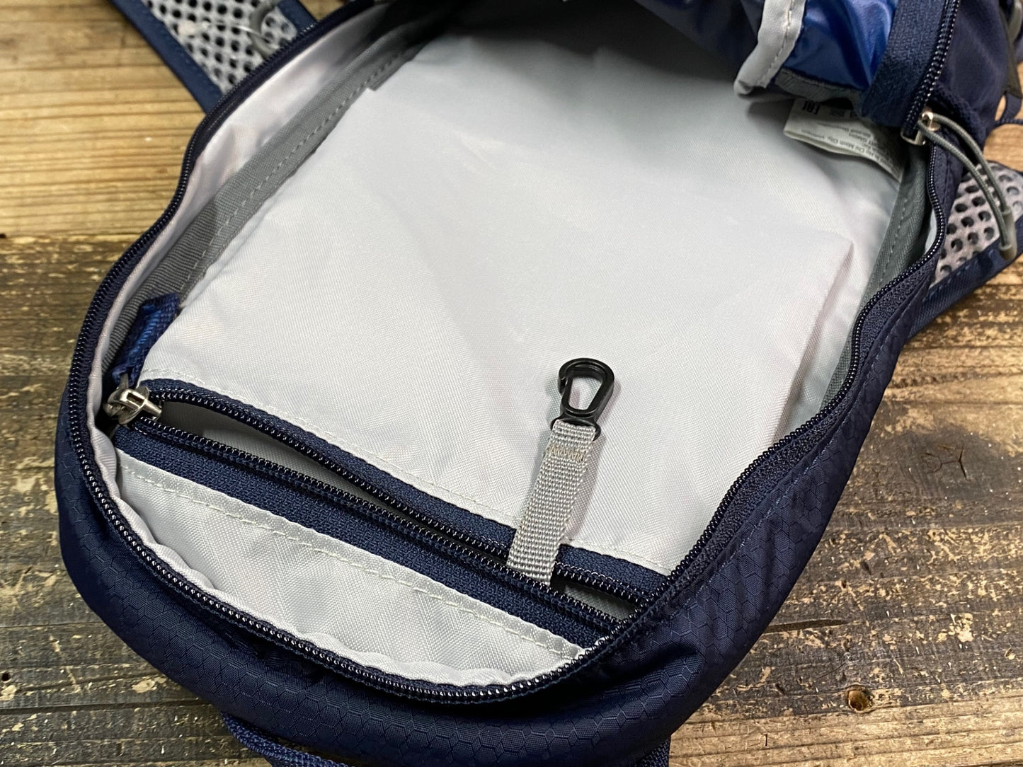 JA746 ドイター deuter ultora ride 6 バックパック リュック ネイビー