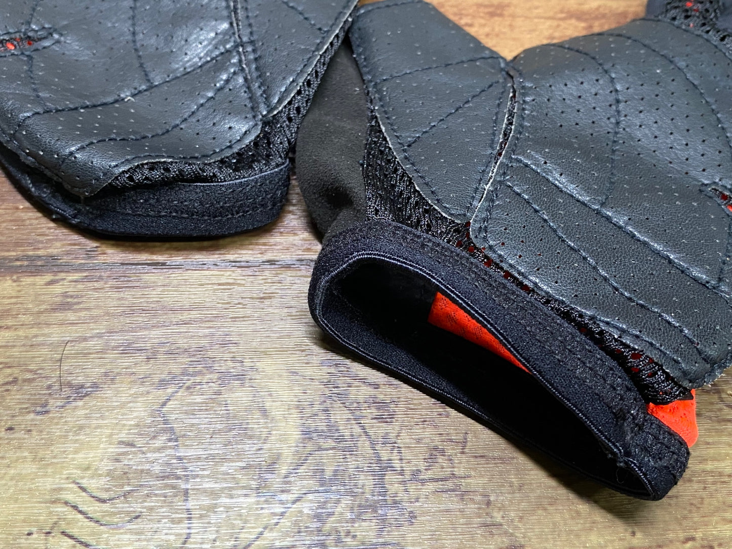 IY645 ラファ Rapha 指切り グローブ オレンジ 黒 L