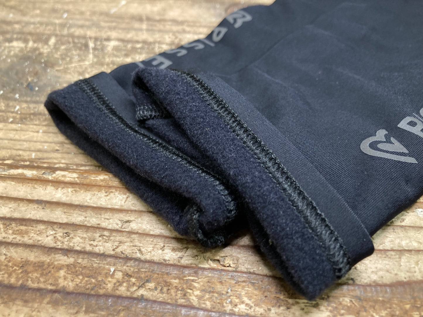 IU302 ピセイ PISSEI 裏起毛 レッグカバー 黒 M