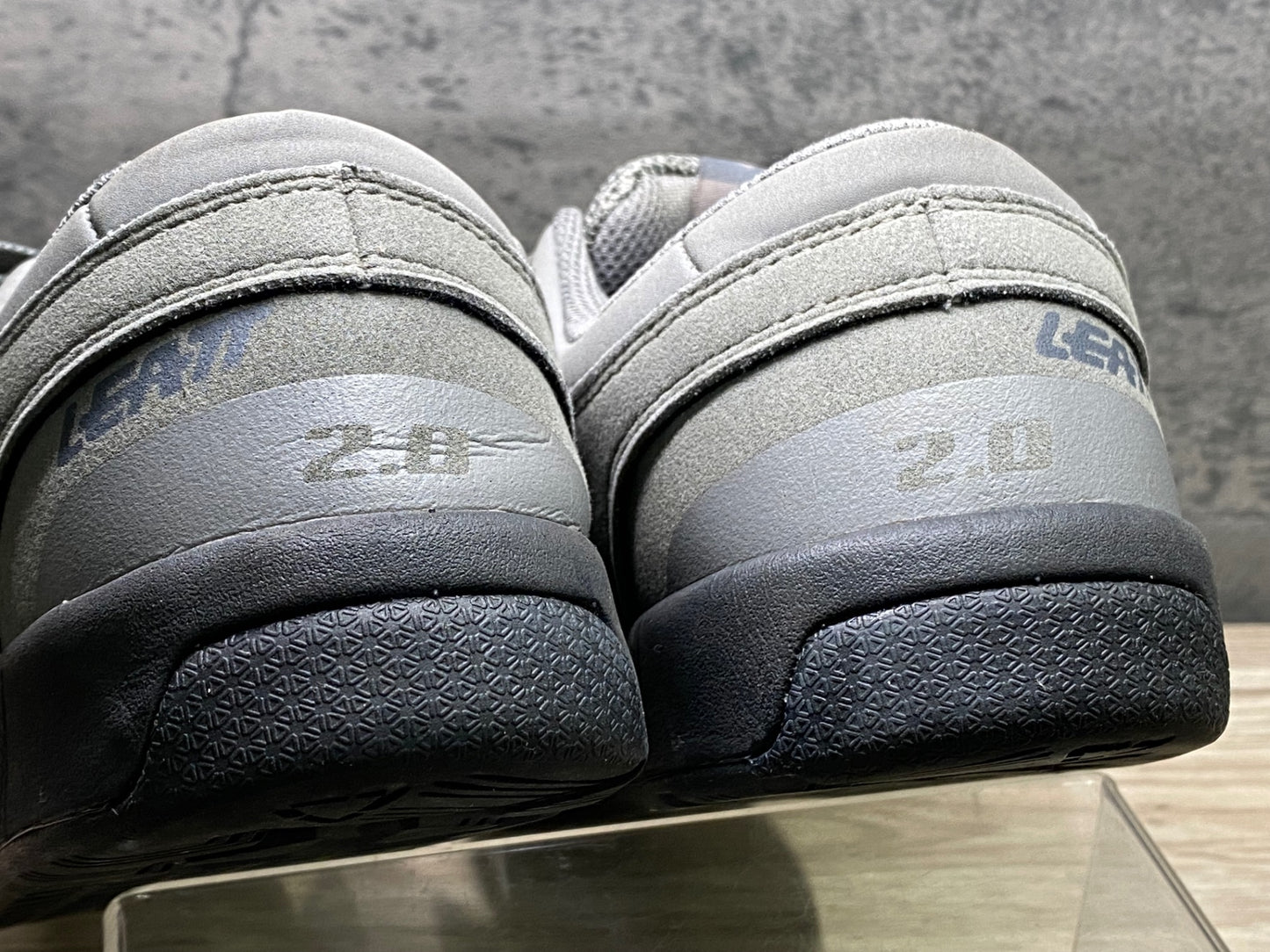 IZ349 リアット LEATT 2.0 FLAT MTBシューズ EU41.5 グレー