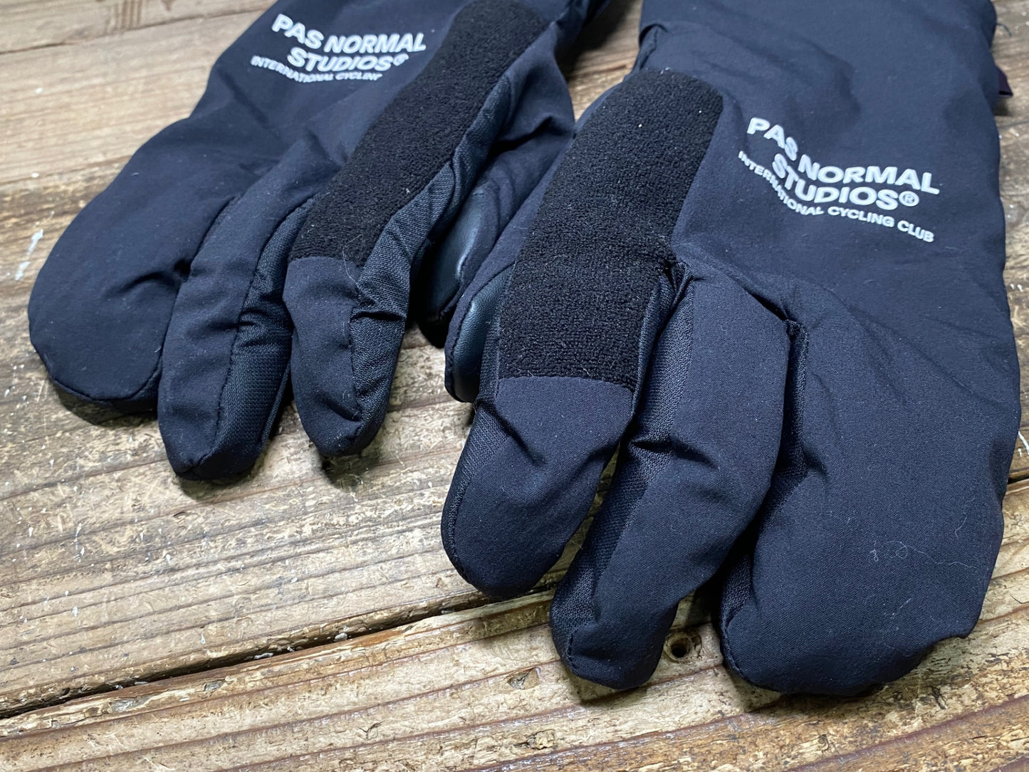 IU953 パスノーマルスタジオ PAS NORMAL STUDIOS Logo Deep Winter Lobster Gloves ウインターグローブ 黒 S 裏起毛