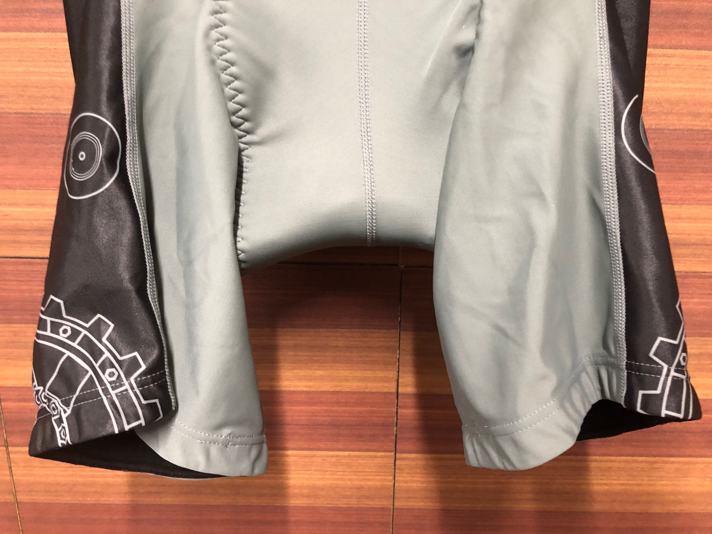 IT019 ウェイブワン WAVE ONE レーサーパンツ 黒 グレー L ガールズ＆パンツァー 痛ジャージ