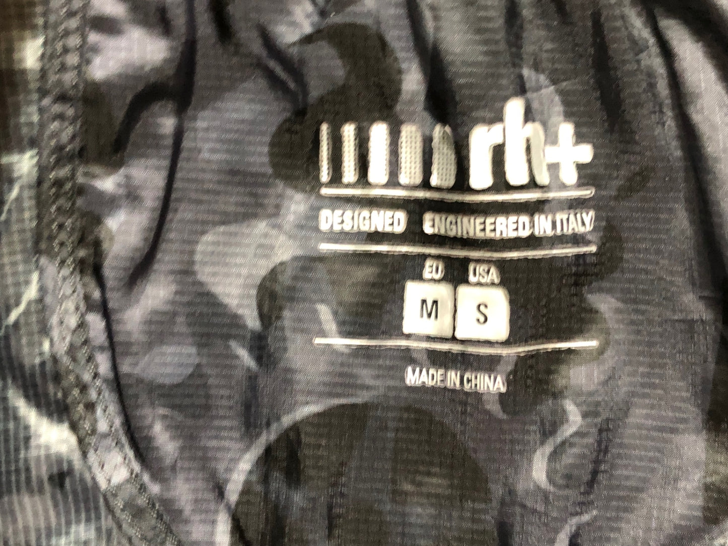 IM797 アールエイチプラス rh+ ウインドブレーカー 黒 M ※タグカット