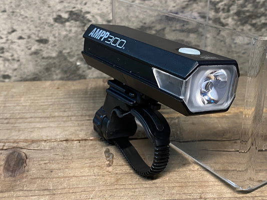 IV426 キャットアイ CAT-EYE AMPP 300 フロントライト 点灯確認済み