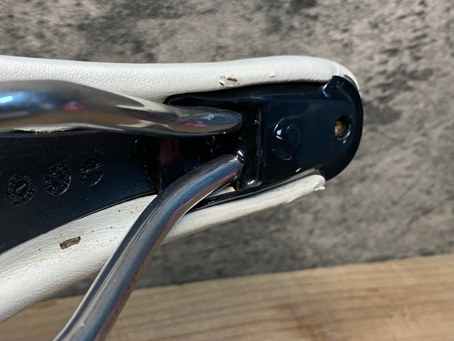 IO355 ボントレガー BONTRAGER affinity サドル 白