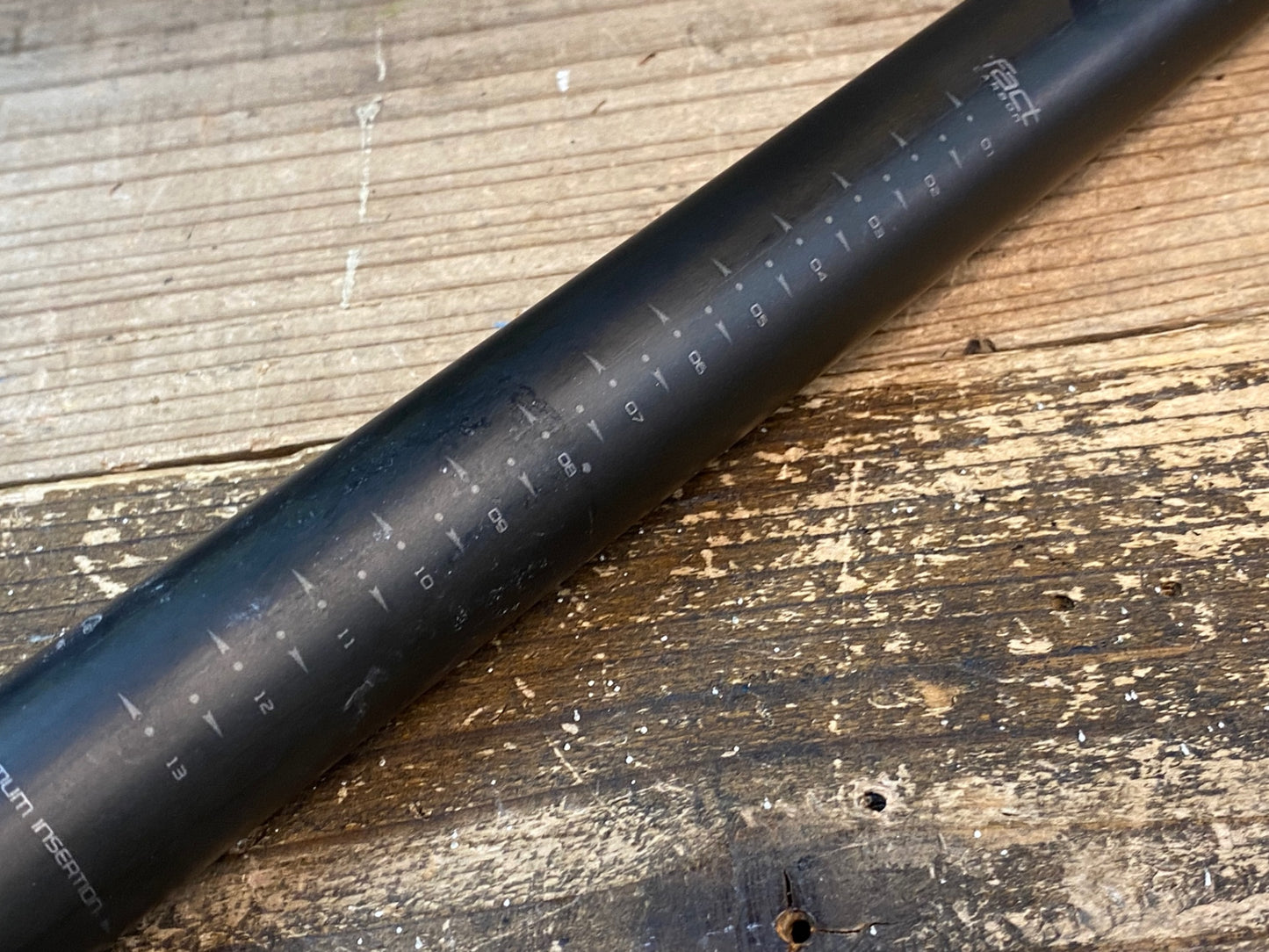 IZ342 スペシャライズド SPECIALIZED エスワークス S-WORKS カーボンシートポスト 黒 Φ27.2 ※やぐらやや錆有り