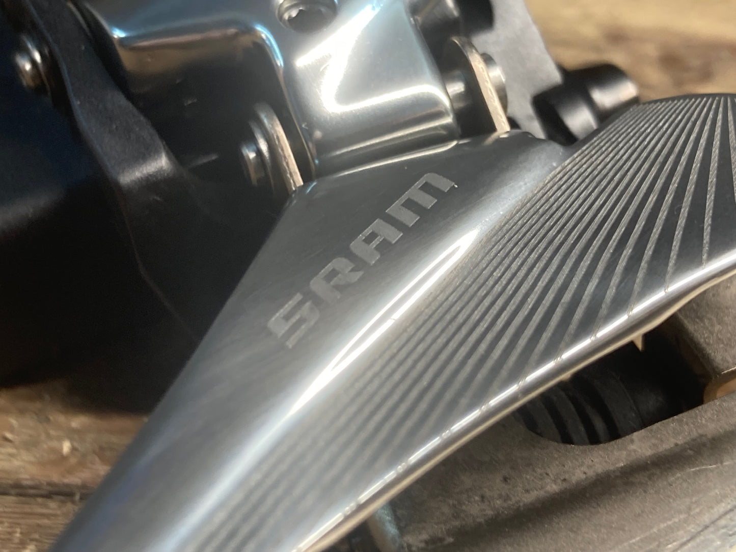 IJ010 スラム SRAM レッド Red e-Tap 2×11S フロントディレイラー