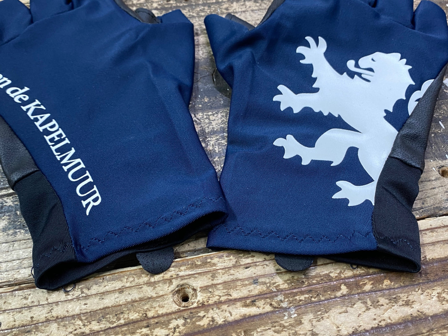 JD079 リオンドカペルミュール Lion de KAPELMUUR 指切り グローブ 紺 S