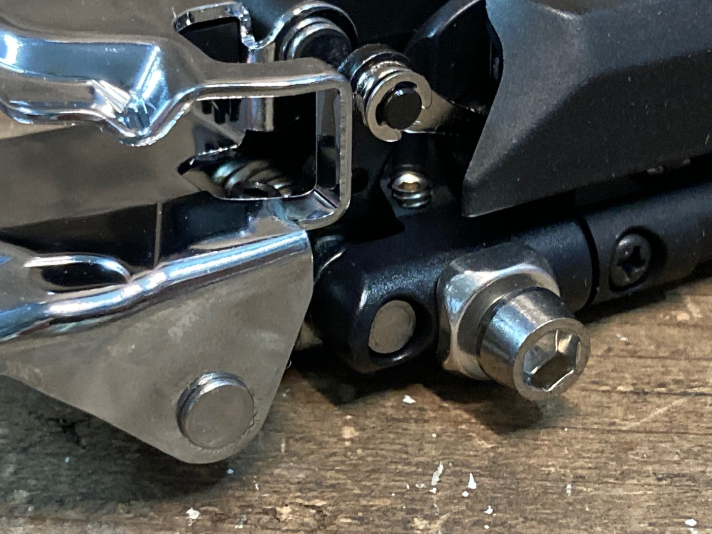 IQ128 シマノ SHIMANO 105 FD-R7150 直付 フロントディレイラー 2s Di2 電動