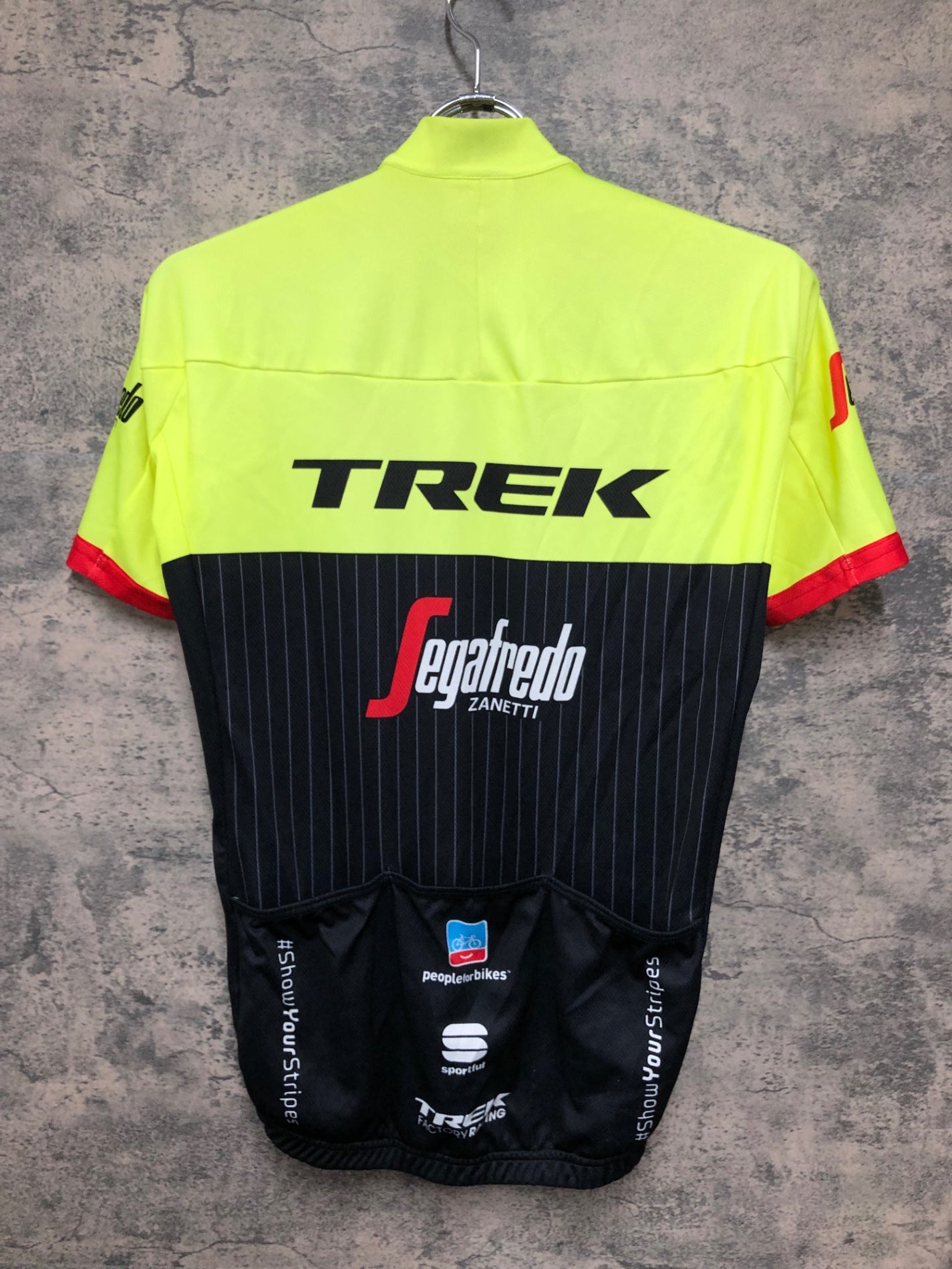 IZ889 スポーツフル sportful 半袖 サイクルジャージ 黒 黄 S TREK Segafredo