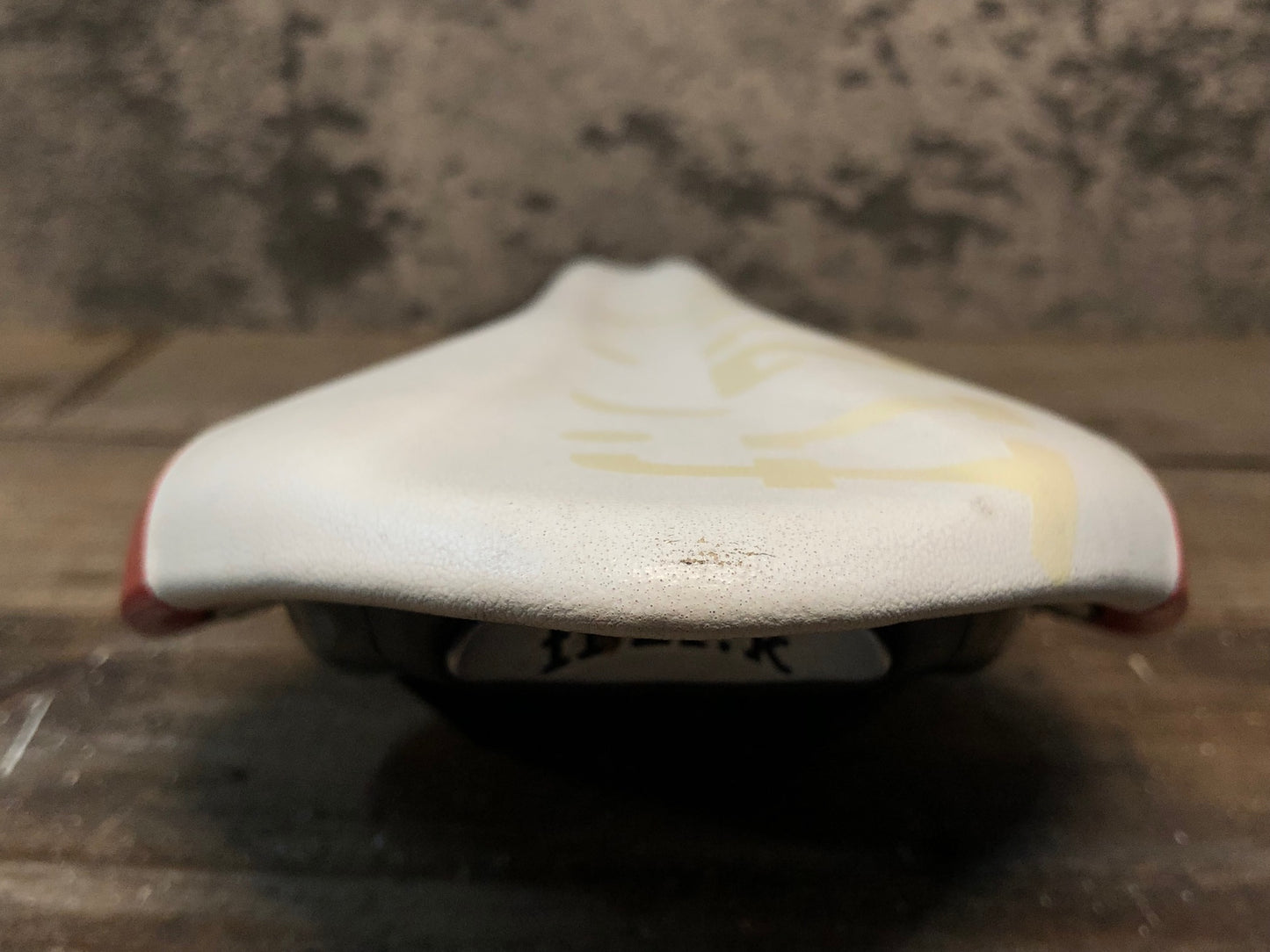 IN473 フィジーク fizik アリオネ ARIONE VS サドル 白赤 カーボンレール