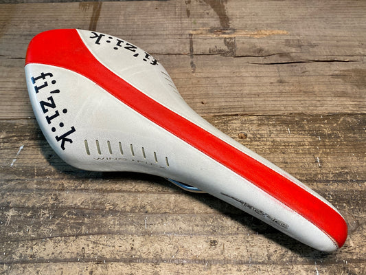 IX709 フィジーク fizik アリオネ ARIONE R3 サドル 白赤 kium レール