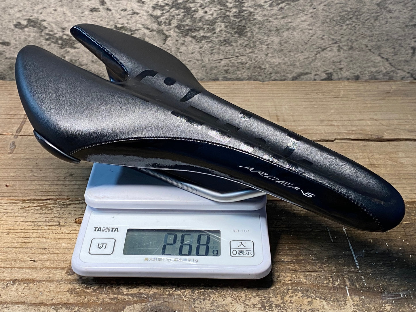 IY541 フィジーク fizik アルデア ARDEA VS サドル MANGANESE 黒