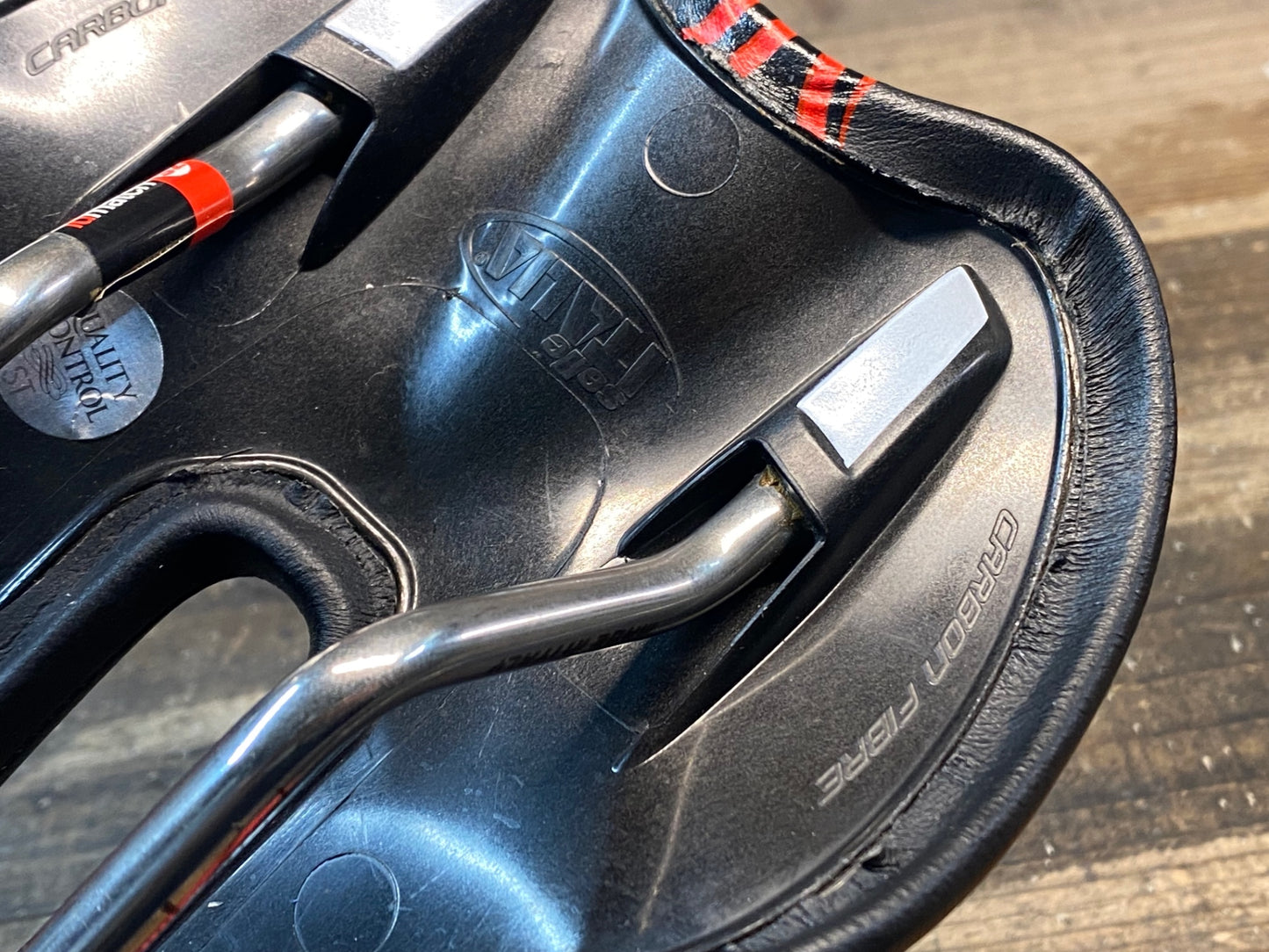 IS267 セライタリア selle italia SLR TEAM EDITION サドル 黒 赤 TI316レール