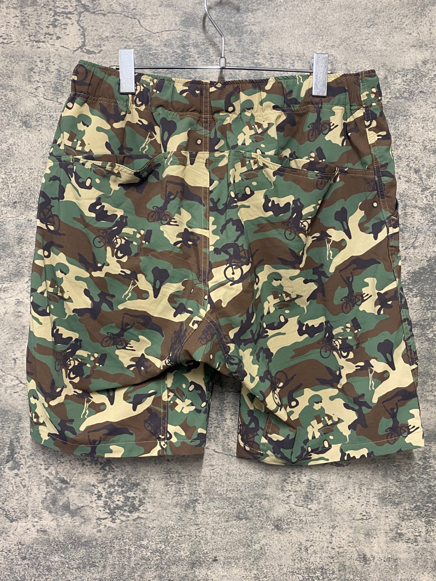 IY662 パールイズミ PEARL iZUMi ハーフパンツ カモフラージュ XL ※ほつれ