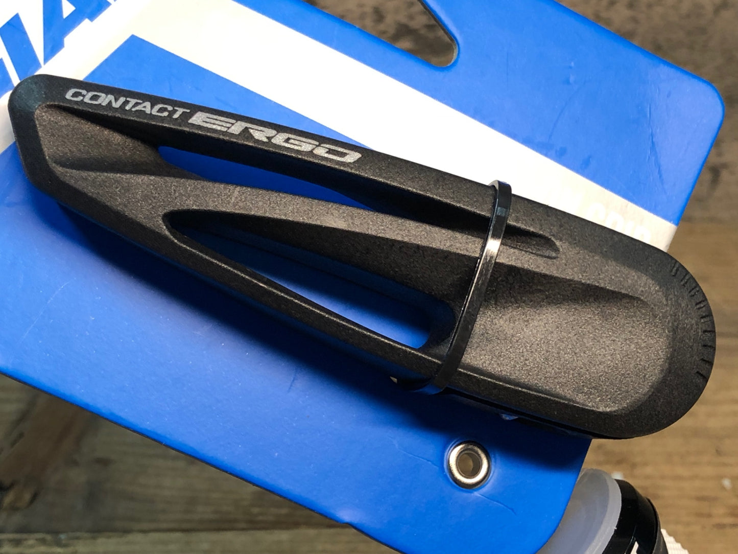 IW069 ジャイアント GIANT ERGO MAX PLUS LOCK-ON GRIP 白