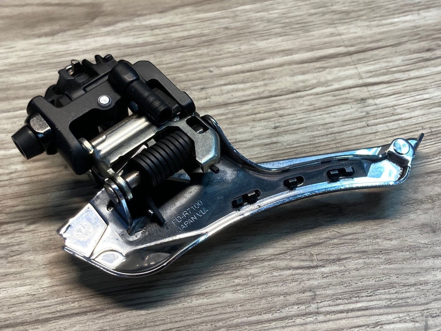 IX321 シマノ SHIMANO 105 FD-R7100 フロントディレイラー 直付