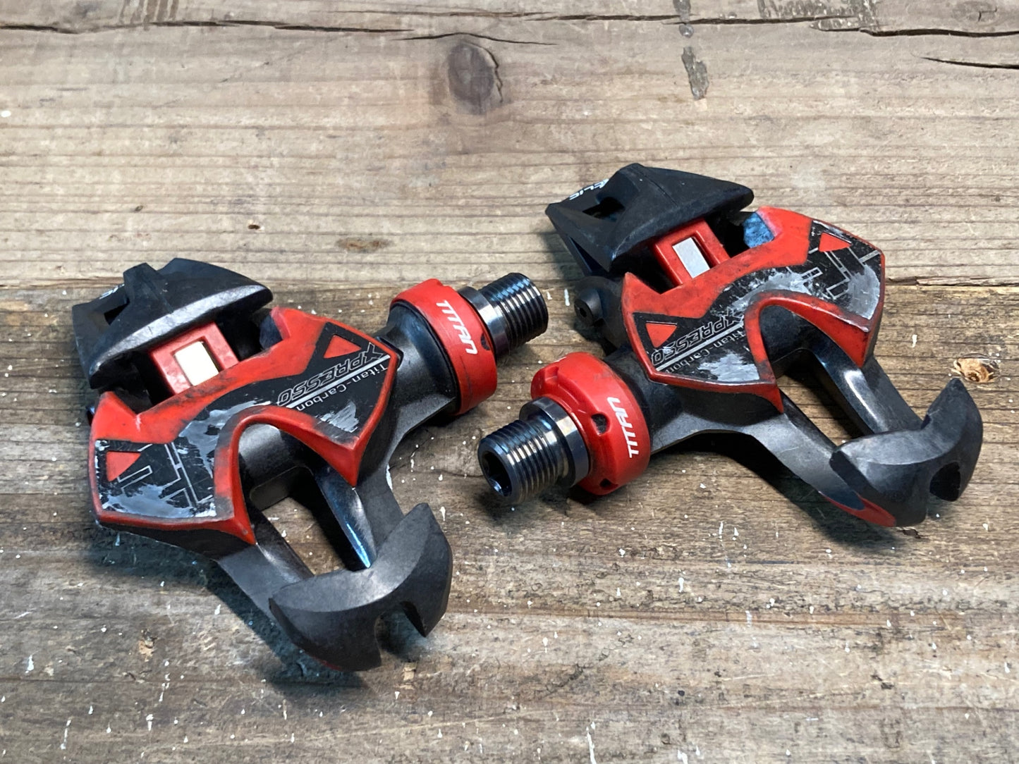 IJ950 タイム TIME エクスプレッソ XPRESSO 12 ビンディングペダル カーボン チタンシャフト 黒赤