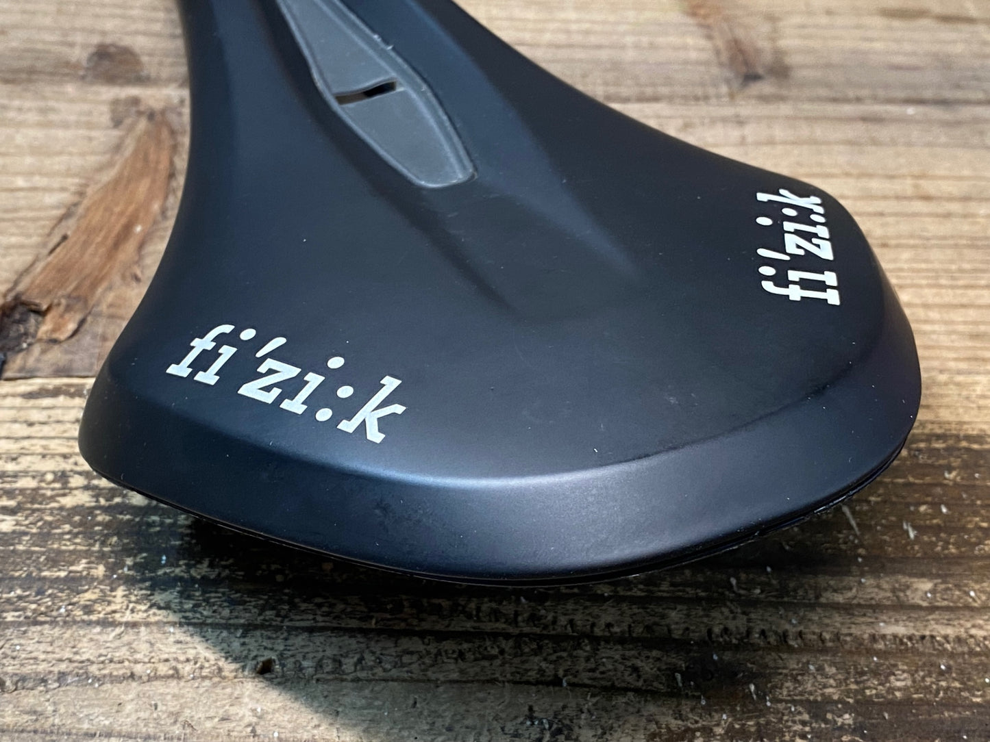 JB568 フィジーク fizik テラ アルゴ TERRA ARGO X5 サドル 黒 150mm S-Alloyレール