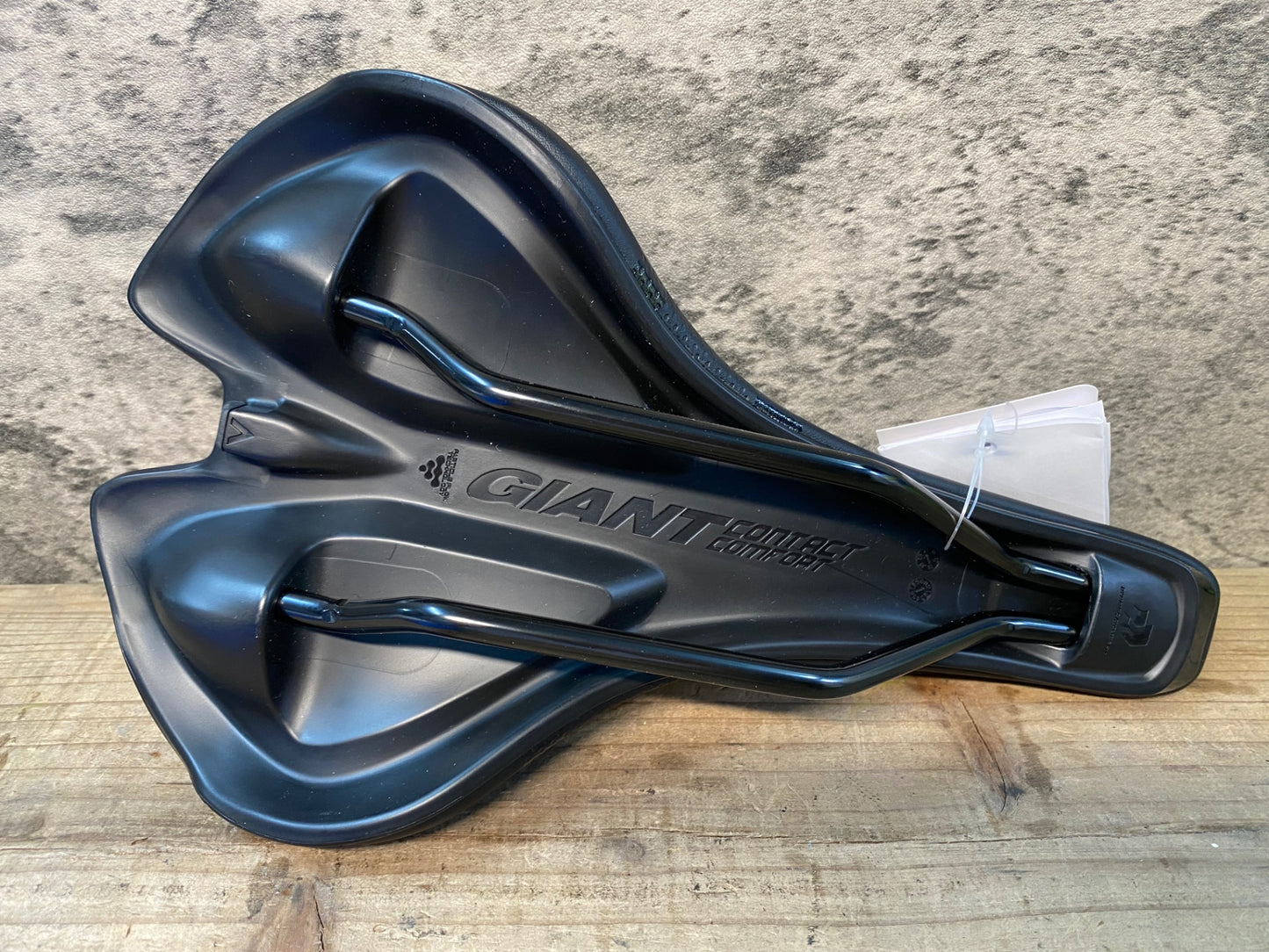 IW004 ジャイアント GIANT CONTACT COMFORT UPRIGHT サドル 黒 クロモリレール