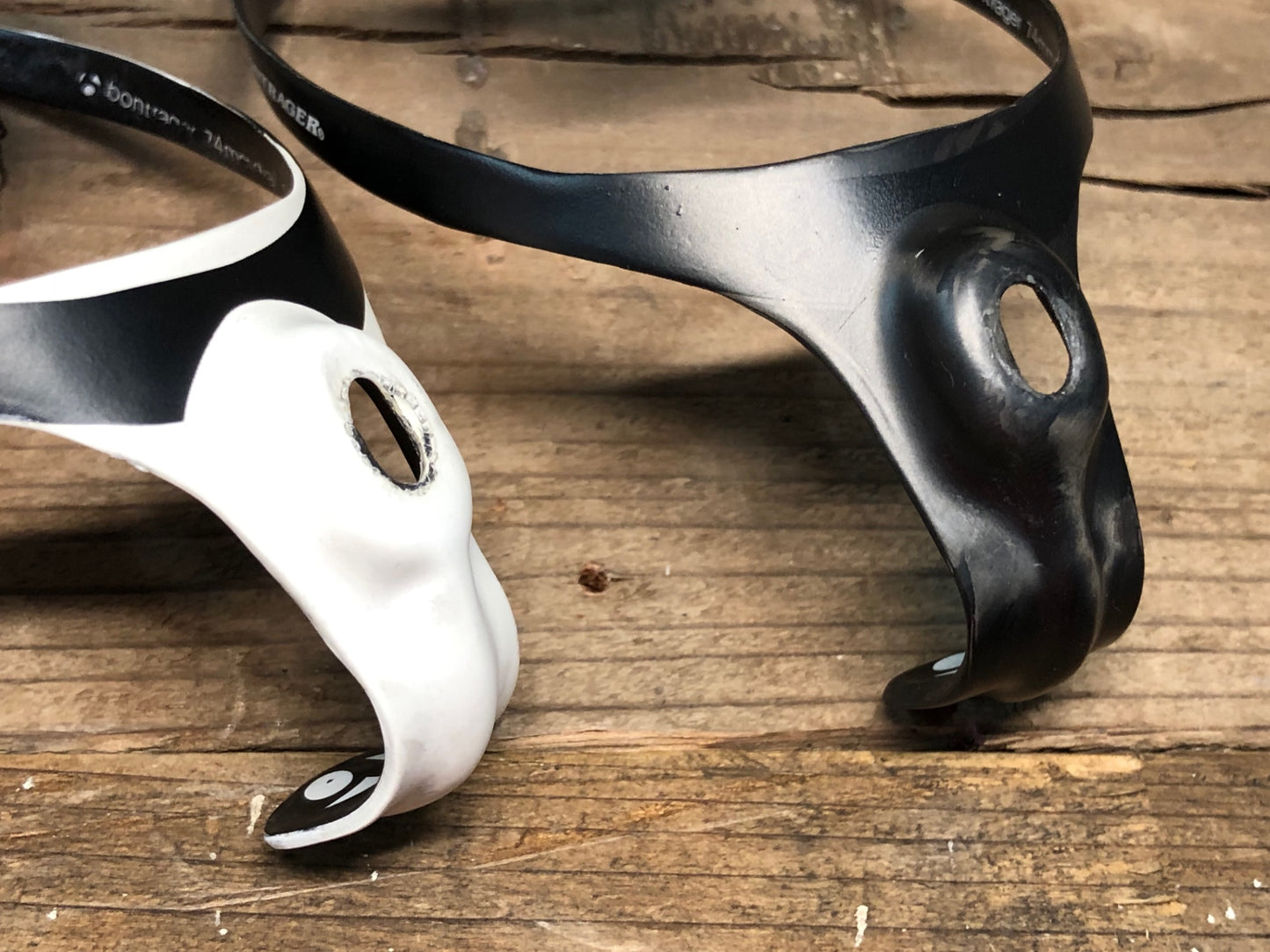 IN962 ボントレガー BONTRAGER XXX カーボン ボトルケージ ドリンクホルダー 2個セット 黒 白