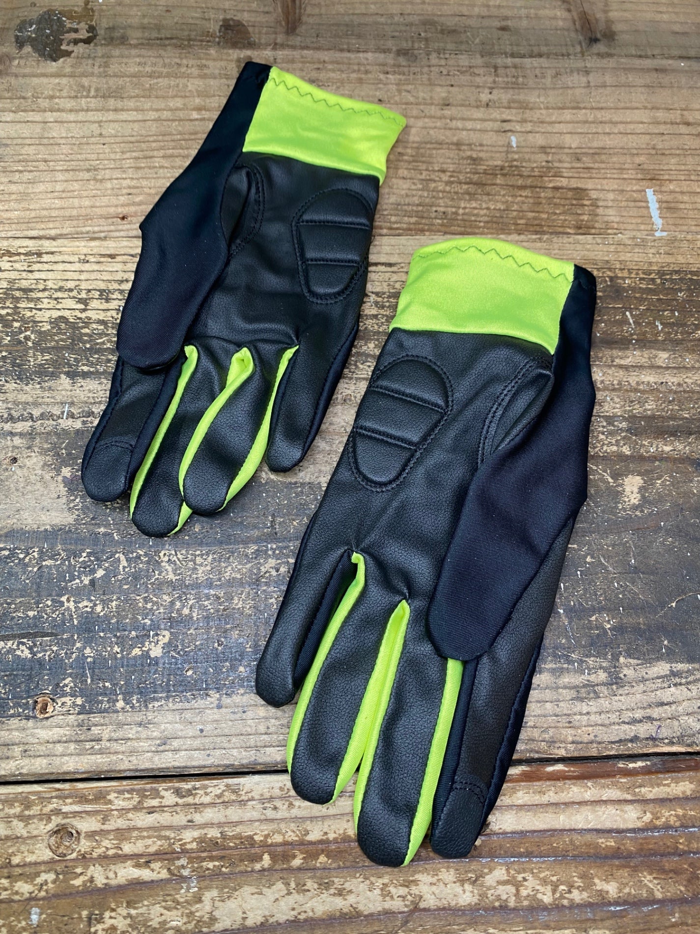 JB084 リオンドカペルミュール Lion de KAPELMUUR 長指 グローブ 黒 黄 XS