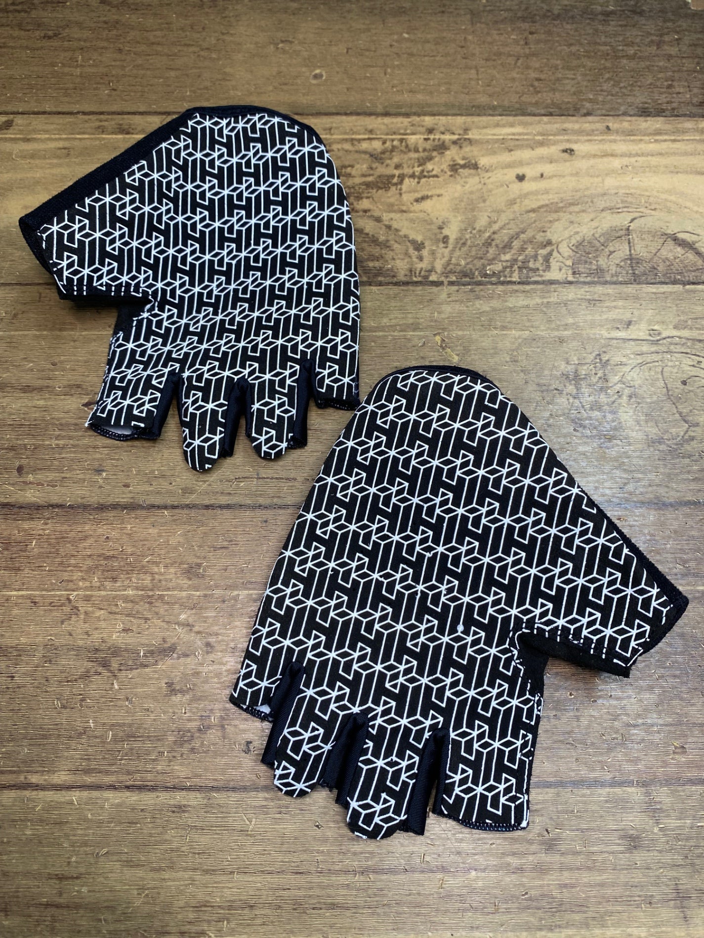 JB091 ハンドスケ HANDSKE 指切り グローブ 黒 L