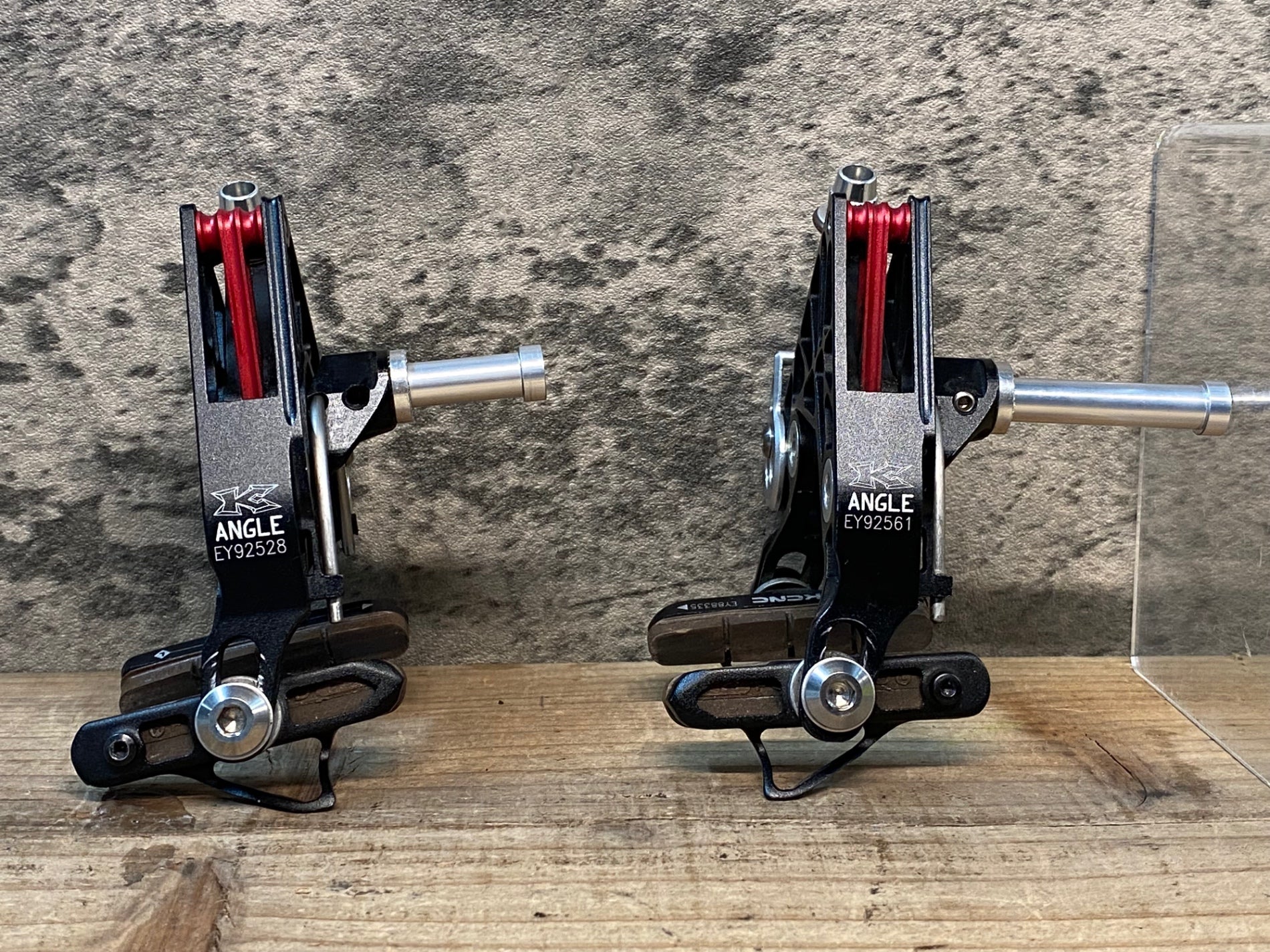 IS641 KCNC CB3 ANGLE キャリパーブレーキ 黒 前後セット – BICI